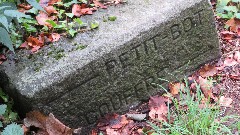 sign <-- Petit-Bot ; Couffre -->