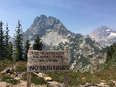 sign North Cascades
National Park
Boundary
No Hunting