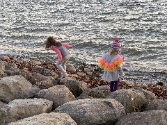 Julia Welbourne s kids; Hazel (older), Lily(Younger); Canandaigua Lake