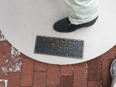 amazingly realistic sculptures by Seward Johnson Celebrating the Familiar; Simsbury, CT